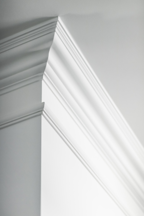 Corniches et moulures en plâtre à Douai